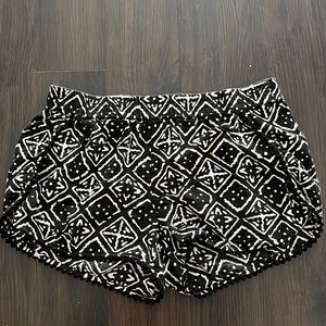 Madewell lightweight pattern shorts size: m color: black/white